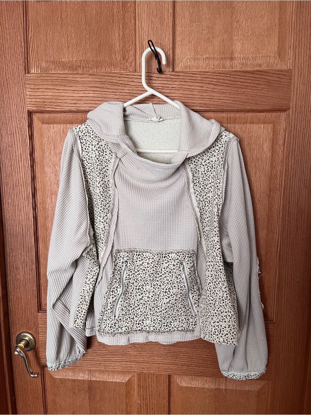 Pol Cozy oversized Waffle-Knit Hoodie Sweater in Light Gray with Floral Trim